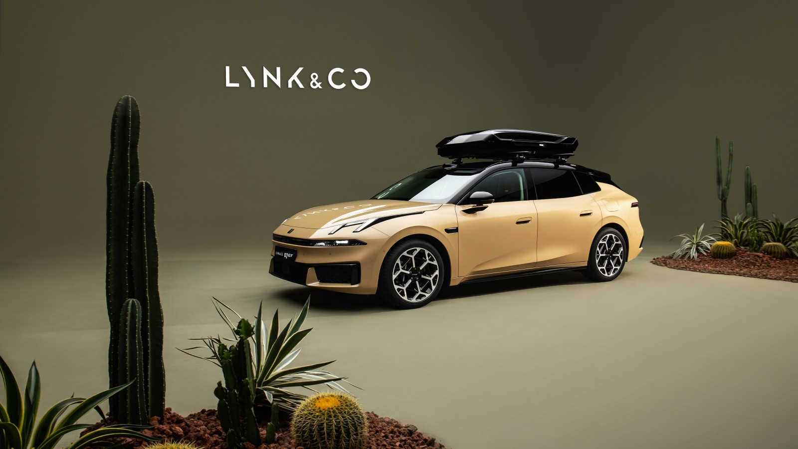 Lynk & Co Goes Long-Roof With a Chatty Dashboard Sidekick in Its First Wagon